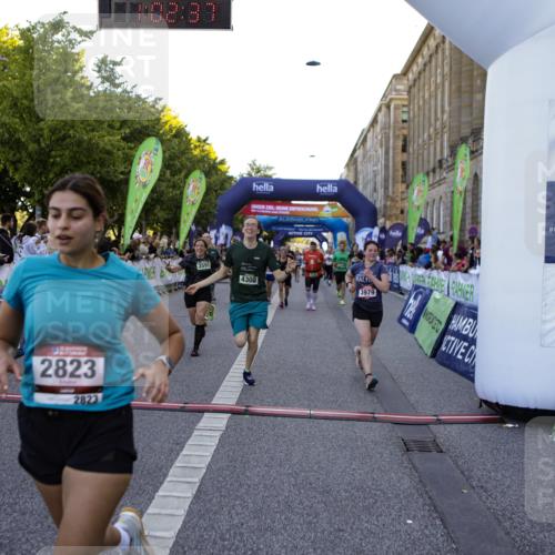 01.09.2024 - BARMER Alsterlauf Kathrin Stürmer Photography http://msf.ph/oto/6970550 01.09.2024 10:02:35 Ziel 2094, 2154, 2474, 2750, 2802, 3040, 3116, 3188, 3361, 3494, 3505, 3572, 3616, 3708, 3818, 4121, 4122, 5063, 2098, 2099, 2112, 2134, 2185, 2210, 2274, 2823, 3046, 3051, 3163, 3226, 3284, 3591, 3928, 3958, 3979, 4106, 4169, 4216, 4308, 4406, 4703, 4892, 4906, 5033, 5037, 5238, 8011 meine-sportfotos.de
