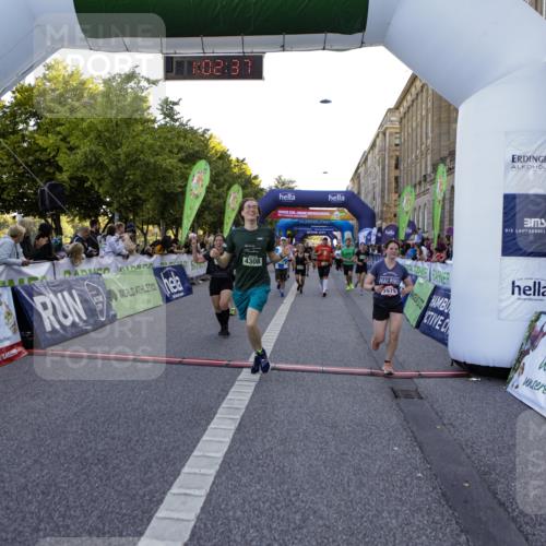 01.09.2024 - BARMER Alsterlauf Kathrin Stürmer Photography http://msf.ph/oto/6970553 01.09.2024 10:02:36 Ziel 2094, 2154, 2474, 2750, 2802, 3040, 3116, 3188, 3361, 3494, 3505, 3572, 3616, 3708, 3818, 4062, 4063, 4121, 4122, 5063, 8284, 8285, 2098, 2099, 2112, 2134, 2185, 2210, 2274, 2740, 2823, 3046, 3051, 3163, 3226, 3284, 3393, 3523, 3591, 3860, 3928, 3979, 3986, 4106, 4169, 4216, 4308, 4406, 4703, 4892, 4906, 5033, 5037, 5238, 8011 meine-sportfotos.de