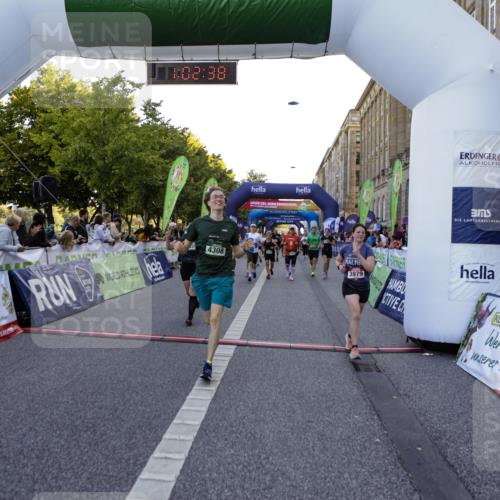 01.09.2024 - BARMER Alsterlauf Kathrin Stürmer Photography http://msf.ph/oto/6970554 01.09.2024 10:02:36 Ziel 2094, 2154, 2474, 2750, 2802, 3040, 3116, 3188, 3361, 3494, 3505, 3572, 3616, 3708, 3818, 4062, 4063, 4121, 4122, 5063, 8284, 8285, 2098, 2099, 2112, 2134, 2185, 2210, 2274, 2740, 2823, 3046, 3051, 3163, 3226, 3284, 3393, 3523, 3591, 3860, 3928, 3979, 3986, 4106, 4169, 4216, 4308, 4406, 4703, 4892, 4906, 5033, 5037, 5238, 8011 meine-sportfotos.de