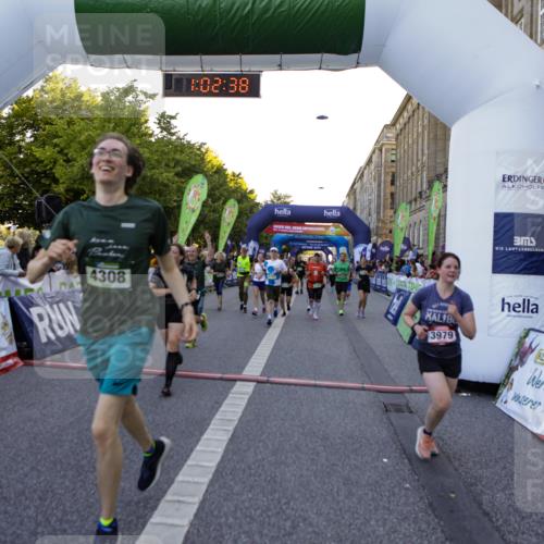 01.09.2024 - BARMER Alsterlauf Kathrin Stürmer Photography http://msf.ph/oto/6970557 01.09.2024 10:02:36 Ziel 2094, 2154, 2474, 2750, 2802, 3040, 3116, 3188, 3361, 3494, 3505, 3572, 3616, 3708, 3818, 4062, 4063, 4121, 4122, 5063, 8284, 8285, 2098, 2099, 2112, 2134, 2185, 2210, 2274, 2740, 2823, 3046, 3051, 3163, 3226, 3284, 3393, 3523, 3591, 3860, 3928, 3979, 3986, 4106, 4169, 4216, 4308, 4406, 4703, 4892, 4906, 5033, 5037, 5238, 8011 meine-sportfotos.de