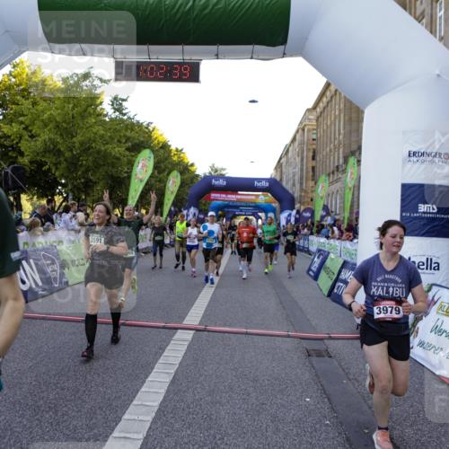01.09.2024 - BARMER Alsterlauf Kathrin Stürmer Photography http://msf.ph/oto/6970558 01.09.2024 10:02:37 Ziel 2094, 2154, 2474, 2750, 2802, 3040, 3116, 3188, 3361, 3494, 3572, 3616, 3708, 3818, 4062, 4063, 4121, 4122, 5063, 8284, 8285, 2098, 2099, 2112, 2134, 2185, 2210, 2274, 2740, 2823, 3046, 3051, 3163, 3226, 3284, 3393, 3523, 3591, 3860, 3928, 3979, 3986, 4106, 4169, 4216, 4308, 4406, 4703, 4841, 4892, 4906, 5033, 5037, 5145, 5238, 8011, 8296 meine-sportfotos.de