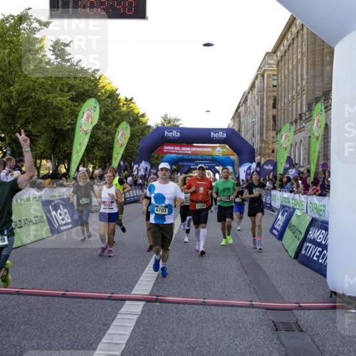 01.09.2024 - BARMER Alsterlauf Kathrin Stürmer Photography http://msf.ph/oto/6970559 01.09.2024 10:02:38 Ziel 2094, 2154, 2474, 2750, 2802, 3040, 3116, 3159, 3188, 3361, 3494, 3572, 3616, 3708, 3818, 4062, 4063, 4121, 4122, 5063, 8284, 8285, 2098, 2099, 2112, 2134, 2185, 2210, 2274, 2555, 2740, 2823, 3046, 3051, 3072, 3163, 3226, 3284, 3373, 3393, 3523, 3591, 3860, 3928, 3979, 3986, 4106, 4169, 4216, 4308, 4406, 4507, 4703, 4841, 4892, 4906, 5033, 5037, 5145, 5238, 8011, 8296 meine-sportfotos.de