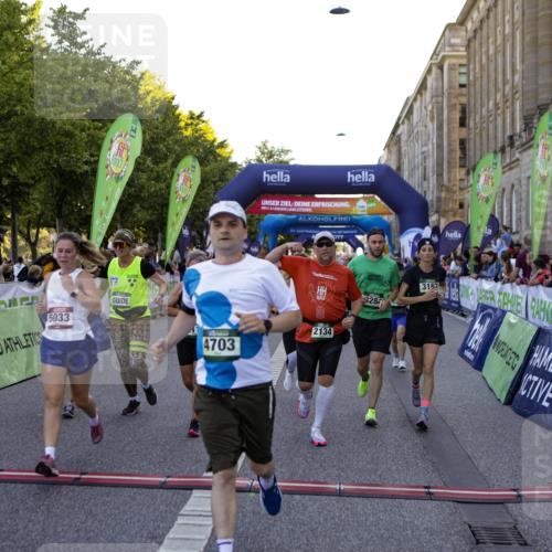 01.09.2024 - BARMER Alsterlauf Kathrin Stürmer Photography http://msf.ph/oto/6970562 01.09.2024 10:02:38 Ziel 2094, 2154, 2474, 2750, 2802, 3040, 3116, 3159, 3188, 3361, 3494, 3572, 3616, 3708, 3818, 4062, 4063, 4121, 4122, 5063, 8284, 8285, 2098, 2099, 2112, 2134, 2185, 2210, 2274, 2555, 2740, 2823, 3046, 3051, 3072, 3163, 3226, 3284, 3373, 3393, 3523, 3591, 3860, 3928, 3979, 3986, 4106, 4169, 4216, 4308, 4406, 4507, 4703, 4841, 4892, 4906, 5033, 5037, 5145, 5238, 8011, 8296 meine-sportfotos.de