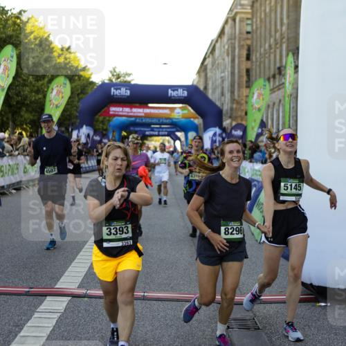 01.09.2024 - BARMER Alsterlauf Kathrin Stürmer Photography http://msf.ph/oto/6970565 01.09.2024 10:02:46 Ziel 2094, 2154, 2474, 2569, 2651, 2750, 2802, 2988, 2989, 3099, 3159, 3572, 3708, 3709, 3818, 4062, 4063, 4307, 4953, 4954, 5063, 8284, 8285, 2134, 2185, 2210, 2274, 2555, 2740, 2884, 3046, 3051, 3072, 3163, 3226, 3284, 3308, 3373, 3393, 3523, 3593, 3759, 3805, 3860, 3928, 3986, 4026, 4106, 4175, 4176, 4216, 4378, 4406, 4507, 4841, 4906, 5145, 5238, 8011, 8296 meine-sportfotos.de