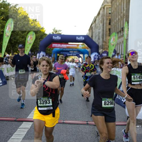 01.09.2024 - BARMER Alsterlauf Kathrin Stürmer Photography http://msf.ph/oto/6970567 01.09.2024 10:02:46 Ziel 2094, 2154, 2474, 2569, 2651, 2750, 2802, 2988, 2989, 3099, 3159, 3572, 3708, 3709, 3818, 4062, 4063, 4307, 4953, 4954, 5063, 8284, 8285, 2134, 2185, 2210, 2274, 2555, 2740, 2884, 3046, 3051, 3072, 3163, 3226, 3284, 3308, 3373, 3393, 3523, 3593, 3759, 3805, 3860, 3928, 3986, 4026, 4106, 4175, 4176, 4216, 4378, 4406, 4507, 4841, 4906, 5145, 5238, 8011, 8296 meine-sportfotos.de