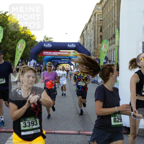 01.09.2024 - BARMER Alsterlauf Kathrin Stürmer Photography http://msf.ph/oto/6970569 01.09.2024 10:02:46 Ziel 2094, 2154, 2474, 2569, 2651, 2750, 2802, 2988, 2989, 3099, 3159, 3572, 3708, 3709, 3818, 4062, 4063, 4307, 4953, 4954, 5063, 8284, 8285, 2134, 2185, 2210, 2274, 2555, 2740, 2884, 3046, 3051, 3072, 3163, 3226, 3284, 3308, 3373, 3393, 3523, 3593, 3759, 3805, 3860, 3928, 3986, 4026, 4106, 4175, 4176, 4216, 4378, 4406, 4507, 4841, 4906, 5145, 5238, 8011, 8296 meine-sportfotos.de