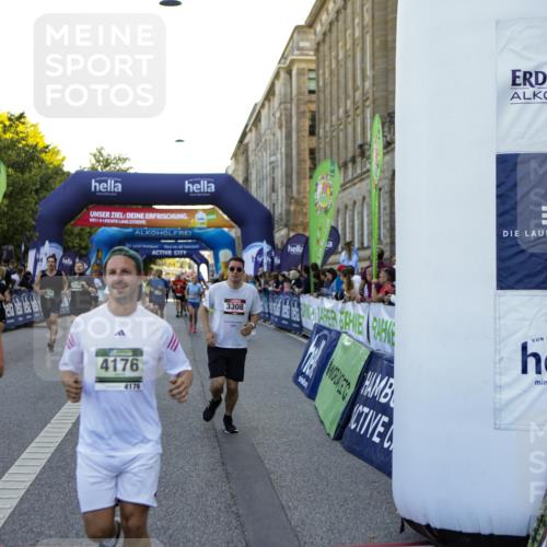 01.09.2024 - BARMER Alsterlauf Kathrin Stürmer Photography http://msf.ph/oto/6970578 01.09.2024 10:02:49 Ziel 2033, 2154, 2474, 2500, 2569, 2651, 2988, 2989, 3099, 3159, 3708, 3709, 3818, 4062, 4063, 4307, 4953, 4954, 5063, 8284, 8285, 2227, 2274, 2275, 2555, 2740, 2884, 3046, 3072, 3162, 3308, 3373, 3393, 3523, 3593, 3759, 3805, 3860, 3928, 3986, 4026, 4046, 4175, 4176, 4216, 4378, 4507, 4841, 4906, 4912, 4966, 5145, 5238, 8296 meine-sportfotos.de