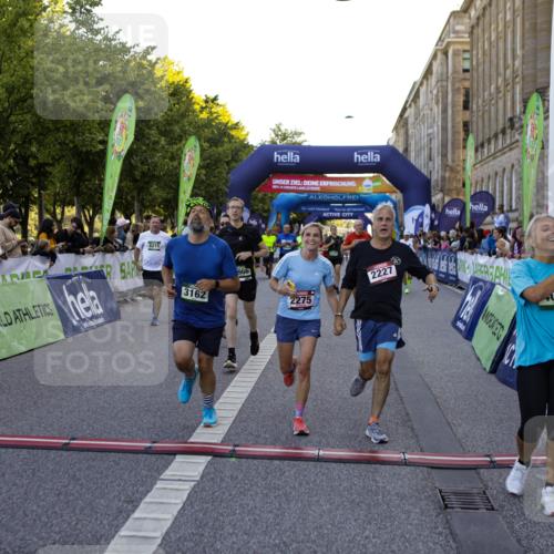 01.09.2024 - BARMER Alsterlauf Kathrin Stürmer Photography http://msf.ph/oto/6970595 01.09.2024 10:02:57 Ziel 2033, 2500, 2550, 2569, 2585, 2586, 2637, 2651, 2988, 2989, 3099, 3159, 3709, 4307, 4449, 4953, 4954, 5218, 5273, 2047, 2227, 2275, 2790, 2884, 3162, 3228, 3308, 3465, 3593, 3759, 4026, 4046, 4630, 4912, 4966, 4977, 5131, 8215, 8244 meine-sportfotos.de
