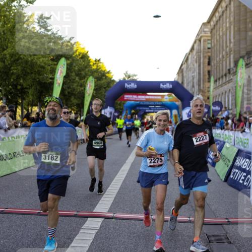 01.09.2024 - BARMER Alsterlauf Kathrin Stürmer Photography http://msf.ph/oto/6970599 01.09.2024 10:02:57 Ziel 2033, 2500, 2550, 2569, 2585, 2586, 2637, 2651, 2988, 2989, 3099, 3159, 3709, 4307, 4449, 4953, 4954, 5218, 5273, 2047, 2227, 2275, 2790, 2884, 3162, 3228, 3308, 3465, 3593, 3759, 4026, 4046, 4630, 4912, 4966, 4977, 5131, 8215, 8244 meine-sportfotos.de