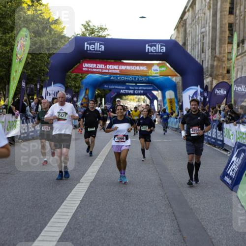 01.09.2024 - BARMER Alsterlauf Kathrin Stürmer Photography http://msf.ph/oto/6970602 01.09.2024 10:03:13 Ziel 2046, 2120, 2585, 2586, 2690, 2753, 2777, 2793, 3618, 3620, 3782, 3970, 4285, 4449, 4516, 4520, 4705, 4714, 5031, 5214, 5218, 5220, 2007, 2044, 2379, 2427, 2444, 2552, 2915, 2956, 3007, 3066, 3422, 3559, 3999, 4080, 4312, 4411, 4475, 4855, 4856, 5301, 5313, 8053 meine-sportfotos.de