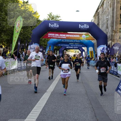 01.09.2024 - BARMER Alsterlauf Kathrin Stürmer Photography http://msf.ph/oto/6970603 01.09.2024 10:03:13 Ziel 2046, 2120, 2585, 2586, 2690, 2753, 2777, 2793, 3618, 3620, 3782, 3970, 4285, 4449, 4516, 4520, 4705, 4714, 5031, 5214, 5218, 5220, 2007, 2044, 2379, 2427, 2444, 2552, 2915, 2956, 3007, 3066, 3422, 3559, 3999, 4080, 4312, 4411, 4475, 4855, 4856, 5301, 5313, 8053 meine-sportfotos.de