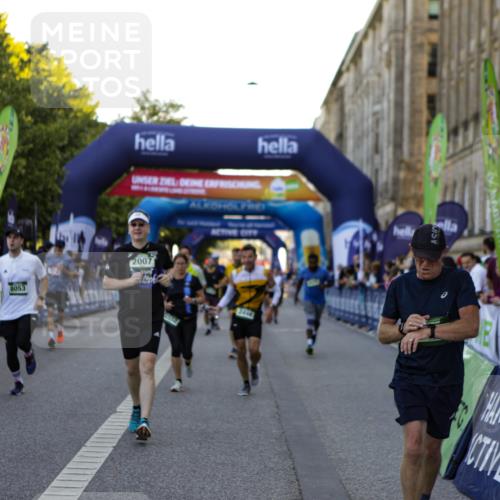 01.09.2024 - BARMER Alsterlauf Kathrin Stürmer Photography http://msf.ph/oto/6970617 01.09.2024 10:03:18 Ziel 2046, 2120, 2690, 2753, 2777, 2793, 3326, 3556, 3618, 3620, 3782, 3970, 4285, 4516, 4520, 4705, 4714, 5030, 5031, 5214, 5220, 2007, 2044, 2198, 2379, 2427, 2444, 2552, 2956, 3007, 3066, 3122, 3218, 3999, 4080, 4215, 4411, 4454, 4475, 4855, 4856, 4897, 5079, 5116, 8053, 8147 meine-sportfotos.de