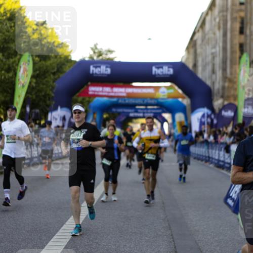 01.09.2024 - BARMER Alsterlauf Kathrin Stürmer Photography http://msf.ph/oto/6970620 01.09.2024 10:03:19 Ziel 2046, 2120, 2690, 2753, 2777, 2793, 3326, 3556, 3618, 3620, 3782, 3970, 4285, 4520, 4705, 4714, 5030, 5031, 5214, 5220, 2007, 2044, 2198, 2379, 2427, 2444, 2552, 2956, 3007, 3066, 3122, 3218, 3999, 4215, 4411, 4454, 4475, 4855, 4856, 4897, 5079, 5116, 8053, 8147 meine-sportfotos.de