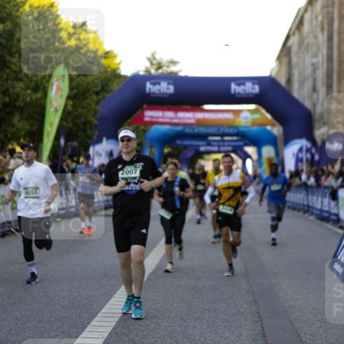 01.09.2024 - BARMER Alsterlauf Kathrin Stürmer Photography http://msf.ph/oto/6970621 01.09.2024 10:03:19 Ziel 2046, 2120, 2690, 2753, 2777, 2793, 3326, 3556, 3618, 3620, 3782, 3970, 4285, 4520, 4705, 4714, 5030, 5031, 5214, 5220, 2007, 2044, 2198, 2379, 2427, 2444, 2552, 2956, 3007, 3066, 3122, 3218, 3999, 4215, 4411, 4454, 4475, 4855, 4856, 4897, 5079, 5116, 8053, 8147 meine-sportfotos.de