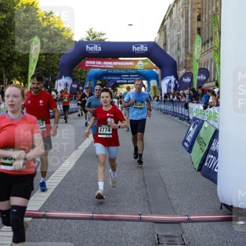 01.09.2024 - BARMER Alsterlauf Kathrin Stürmer Photography http://msf.ph/oto/6970638 01.09.2024 10:03:34 Ziel 2014, 2015, 2705, 3326, 3556, 3579, 4422, 4767, 5019, 5030, 5211, 8015, 8400, 2267, 2343, 2681, 2716, 2745, 2774, 2917, 2954, 2961, 2962, 3061, 3063, 3242, 3389, 3600, 3723, 3839, 3930, 4028, 4039, 4314, 4656, 4961, 5053, 8041, 8282 meine-sportfotos.de