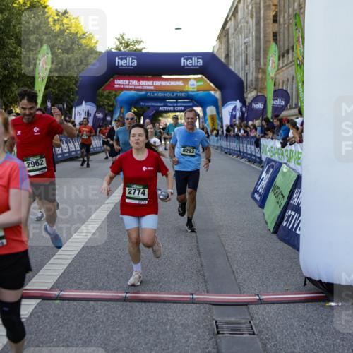 01.09.2024 - BARMER Alsterlauf Kathrin Stürmer Photography http://msf.ph/oto/6970639 01.09.2024 10:03:34 Ziel 2014, 2015, 2705, 3326, 3556, 3579, 4422, 4767, 5019, 5030, 5211, 8015, 8400, 2267, 2343, 2681, 2716, 2745, 2774, 2917, 2954, 2961, 2962, 3061, 3063, 3242, 3389, 3600, 3723, 3839, 3930, 4028, 4039, 4314, 4656, 4961, 5053, 8041, 8282 meine-sportfotos.de
