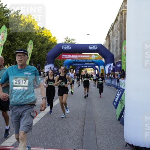 01.09.2024 - BARMER Alsterlauf Kathrin Stürmer Photography http://msf.ph/oto/6970645 01.09.2024 10:03:40 Ziel 2014, 2015, 2414, 2705, 3336, 3415, 3579, 4422, 4767, 5019, 5211, 8015, 8150, 8400, 2267, 2343, 2615, 2681, 2703, 2774, 2917, 2961, 2962, 3061, 3063, 3242, 3389, 3678, 3723, 3839, 3930, 4039, 4961, 5121, 5190, 8041, 8282, 8356 meine-sportfotos.de