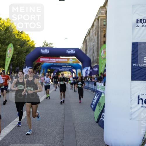 01.09.2024 - BARMER Alsterlauf Kathrin Stürmer Photography http://msf.ph/oto/6970649 01.09.2024 10:03:41 Ziel 2014, 2015, 2258, 2414, 2705, 3336, 3415, 3579, 4422, 4767, 5019, 5211, 8015, 8150, 8400, 2267, 2343, 2615, 2681, 2703, 2774, 2917, 2961, 2962, 3061, 3063, 3242, 3421, 3678, 3839, 3930, 4039, 4208, 4961, 5121, 5166, 5190, 8041, 8246, 8282, 8356 meine-sportfotos.de
