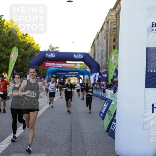 01.09.2024 - BARMER Alsterlauf Kathrin Stürmer Photography http://msf.ph/oto/6970651 01.09.2024 10:03:41 Ziel 2014, 2015, 2258, 2414, 2705, 3336, 3415, 3579, 4422, 4767, 5019, 5211, 8015, 8150, 8400, 2267, 2343, 2615, 2681, 2703, 2774, 2917, 2961, 2962, 3061, 3063, 3242, 3421, 3678, 3839, 3930, 4039, 4208, 4961, 5121, 5166, 5190, 8041, 8246, 8282, 8356 meine-sportfotos.de