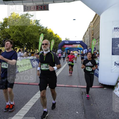 01.09.2024 - BARMER Alsterlauf Kathrin Stürmer Photography http://msf.ph/oto/6970657 01.09.2024 10:03:45 Ziel 2258, 2414, 3336, 3415, 4422, 5019, 5211, 8015, 8150, 8400, 2343, 2583, 2615, 2703, 2917, 2961, 3061, 3063, 3420, 3421, 3678, 3839, 4208, 4961, 5121, 5166, 5190, 8028, 8041, 8246, 8356 meine-sportfotos.de