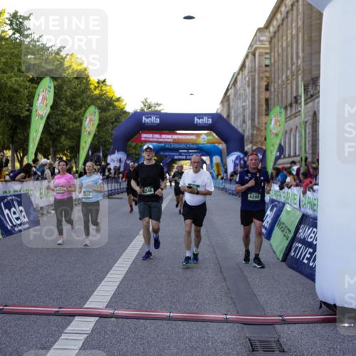01.09.2024 - BARMER Alsterlauf Kathrin Stürmer Photography http://msf.ph/oto/6970660 01.09.2024 10:03:48 Ziel 2258, 2414, 2493, 2497, 3108, 3109, 3258, 3336, 3415, 4422, 5019, 8015, 8150, 2583, 2607, 2615, 2703, 3061, 3063, 3420, 3421, 3678, 3778, 4208, 4427, 4986, 5121, 5166, 5190, 8028, 8041, 8246, 8356 meine-sportfotos.de