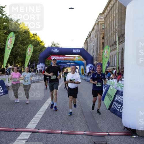 01.09.2024 - BARMER Alsterlauf Kathrin Stürmer Photography http://msf.ph/oto/6970661 01.09.2024 10:03:49 Ziel 2258, 2414, 2493, 2497, 3108, 3109, 3258, 3336, 3415, 3424, 4422, 5019, 8015, 8150, 2583, 2607, 2615, 2703, 3420, 3421, 3678, 3778, 4208, 4427, 4986, 5121, 5166, 5190, 8028, 8246, 8356 meine-sportfotos.de