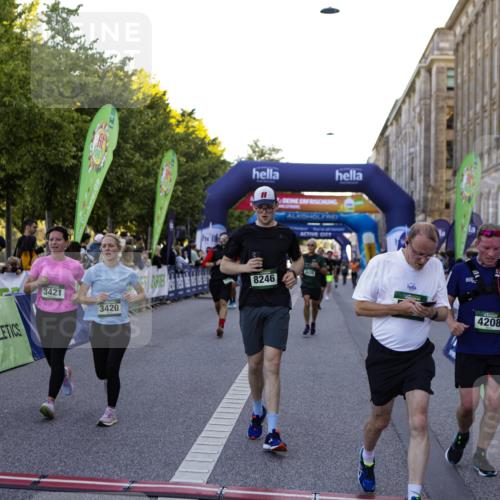 01.09.2024 - BARMER Alsterlauf Kathrin Stürmer Photography http://msf.ph/oto/6970666 01.09.2024 10:03:49 Ziel 2258, 2414, 2493, 2497, 3108, 3109, 3258, 3336, 3415, 3424, 4422, 5019, 8015, 8150, 2583, 2607, 2615, 2703, 3420, 3421, 3678, 3778, 4208, 4427, 4986, 5121, 5166, 5190, 8028, 8246, 8356 meine-sportfotos.de