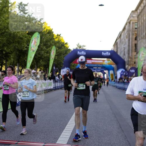01.09.2024 - BARMER Alsterlauf Kathrin Stürmer Photography http://msf.ph/oto/6970668 01.09.2024 10:03:50 Ziel 2258, 2414, 2493, 2497, 3108, 3109, 3258, 3336, 3415, 3424, 4422, 5019, 8015, 8150, 2583, 2607, 2615, 2703, 3420, 3421, 3678, 3778, 4208, 4427, 4741, 4986, 5121, 5166, 5190, 8028, 8246, 8356 meine-sportfotos.de