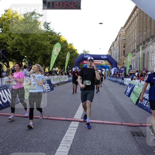 01.09.2024 - BARMER Alsterlauf Kathrin Stürmer Photography http://msf.ph/oto/6970670 01.09.2024 10:03:50 Ziel 2258, 2414, 2493, 2497, 3108, 3109, 3258, 3336, 3415, 3424, 4422, 5019, 8015, 8150, 2583, 2607, 2615, 2703, 3420, 3421, 3678, 3778, 4208, 4427, 4741, 4986, 5121, 5166, 5190, 8028, 8246, 8356 meine-sportfotos.de