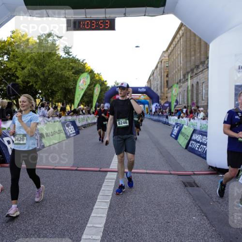 01.09.2024 - BARMER Alsterlauf Kathrin Stürmer Photography http://msf.ph/oto/6970674 01.09.2024 10:03:51 Ziel 2258, 2414, 2493, 2497, 3108, 3109, 3258, 3336, 3415, 3424, 5217, 8150, 2583, 2607, 2615, 2703, 3420, 3421, 3778, 4208, 4427, 4741, 4986, 5166, 5187, 5190, 8028, 8246, 8356 meine-sportfotos.de