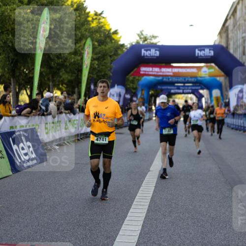 01.09.2024 - BARMER Alsterlauf Kathrin Stürmer Photography http://msf.ph/oto/6970689 01.09.2024 10:03:58 Ziel 2258, 2414, 2493, 2497, 2529, 3091, 3108, 3109, 3258, 3424, 4340, 4484, 4526, 4701, 5217, 2583, 2607, 2735, 2737, 3635, 3778, 4248, 4288, 4427, 4712, 4741, 4986, 5187, 5234, 8028 meine-sportfotos.de