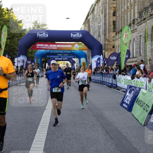 01.09.2024 - BARMER Alsterlauf Kathrin Stürmer Photography http://msf.ph/oto/6970691 01.09.2024 10:03:59 Ziel 2258, 2414, 2493, 2497, 2529, 3091, 3108, 3109, 3258, 3424, 3873, 4340, 4484, 4526, 4701, 5217, 2583, 2607, 2735, 2737, 2880, 3507, 3635, 3778, 3823, 3843, 4248, 4288, 4427, 4712, 4741, 4986, 5187, 5234, 8028 meine-sportfotos.de