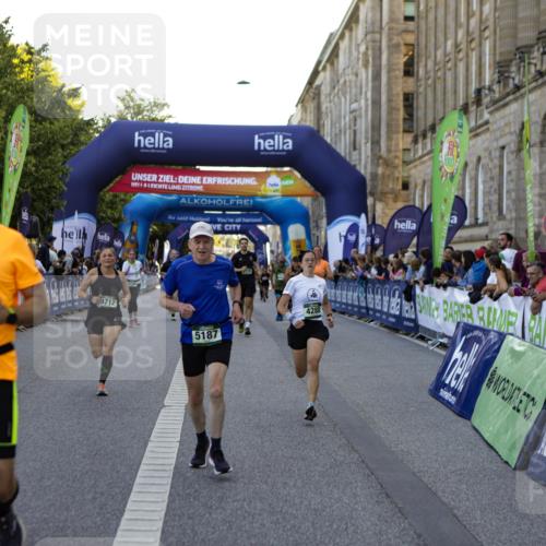 01.09.2024 - BARMER Alsterlauf Kathrin Stürmer Photography http://msf.ph/oto/6970692 01.09.2024 10:03:59 Ziel 2258, 2414, 2493, 2497, 2529, 3091, 3108, 3109, 3258, 3424, 3873, 4340, 4484, 4526, 4701, 5217, 2583, 2607, 2735, 2737, 2880, 3507, 3635, 3778, 3823, 3843, 4248, 4288, 4427, 4712, 4741, 4986, 5187, 5234, 8028 meine-sportfotos.de
