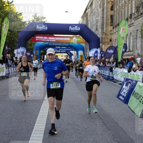 01.09.2024 - BARMER Alsterlauf Kathrin Stürmer Photography http://msf.ph/oto/6970695 01.09.2024 10:03:59 Ziel 2258, 2414, 2493, 2497, 2529, 3091, 3108, 3109, 3258, 3424, 3873, 4340, 4484, 4526, 4701, 5217, 2583, 2607, 2735, 2737, 2880, 3507, 3635, 3778, 3823, 3843, 4248, 4288, 4427, 4712, 4741, 4986, 5187, 5234, 8028 meine-sportfotos.de