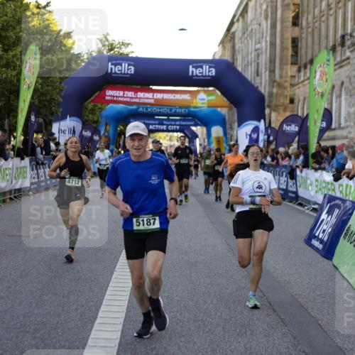 01.09.2024 - BARMER Alsterlauf Kathrin Stürmer Photography http://msf.ph/oto/6970696 01.09.2024 10:04:00 Ziel 2258, 2493, 2497, 2529, 3091, 3108, 3109, 3258, 3424, 3873, 4340, 4484, 4526, 4701, 5217, 2607, 2735, 2737, 2778, 2880, 3279, 3507, 3635, 3778, 3823, 3843, 4248, 4288, 4427, 4712, 4741, 4986, 5187, 5234, 8028, 8066 meine-sportfotos.de