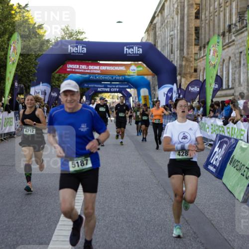01.09.2024 - BARMER Alsterlauf Kathrin Stürmer Photography http://msf.ph/oto/6970698 01.09.2024 10:04:00 Ziel 2258, 2493, 2497, 2529, 3091, 3108, 3109, 3258, 3424, 3873, 4340, 4484, 4526, 4701, 5217, 2607, 2735, 2737, 2778, 2880, 3279, 3507, 3635, 3778, 3823, 3843, 4248, 4288, 4427, 4712, 4741, 4986, 5187, 5234, 8028, 8066 meine-sportfotos.de