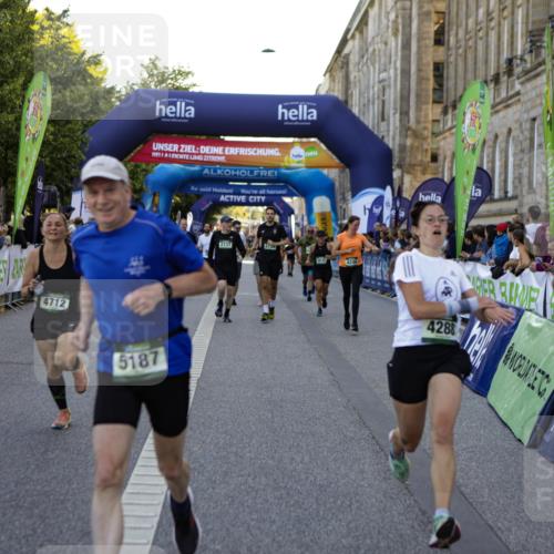 01.09.2024 - BARMER Alsterlauf Kathrin Stürmer Photography http://msf.ph/oto/6970699 01.09.2024 10:04:00 Ziel 2258, 2493, 2497, 2529, 3091, 3108, 3109, 3258, 3424, 3873, 4340, 4484, 4526, 4701, 5217, 2607, 2735, 2737, 2778, 2880, 3279, 3507, 3635, 3778, 3823, 3843, 4248, 4288, 4427, 4712, 4741, 4986, 5187, 5234, 8028, 8066 meine-sportfotos.de