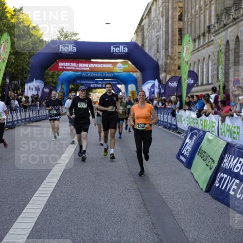 01.09.2024 - BARMER Alsterlauf Kathrin Stürmer Photography http://msf.ph/oto/6970703 01.09.2024 10:04:03 Ziel 2493, 2497, 2529, 3080, 3091, 3108, 3109, 3258, 3424, 3873, 4340, 4484, 4526, 4701, 5217, 2735, 2737, 2778, 2880, 3279, 3507, 3635, 3823, 3843, 4248, 4288, 4712, 4741, 5187, 5234, 8066 meine-sportfotos.de
