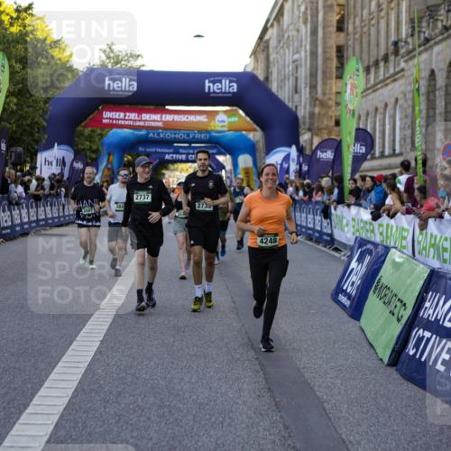 01.09.2024 - BARMER Alsterlauf Kathrin Stürmer Photography http://msf.ph/oto/6970705 01.09.2024 10:04:03 Ziel 2493, 2497, 2529, 3080, 3091, 3108, 3109, 3258, 3424, 3873, 4340, 4484, 4526, 4701, 5217, 2735, 2737, 2778, 2880, 3279, 3507, 3635, 3823, 3843, 4248, 4288, 4712, 4741, 5187, 5234, 8066 meine-sportfotos.de