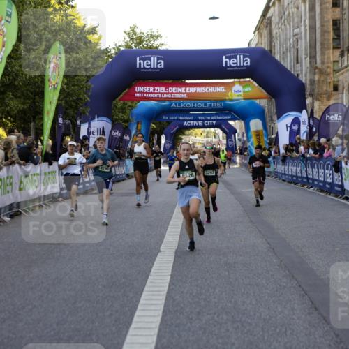 01.09.2024 - BARMER Alsterlauf Kathrin Stürmer Photography http://msf.ph/oto/6970708 01.09.2024 10:04:11 Ziel 2191, 2192, 2529, 3080, 3091, 3873, 4340, 4447, 4448, 4484, 4526, 4669, 4701, 4704, 5130, 5217, 2714, 2735, 2737, 2778, 2880, 3279, 3297, 3507, 3631, 3632, 3635, 3823, 3843, 4033, 4248, 4295, 4726, 5234, 8066, 8126 meine-sportfotos.de