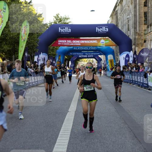 01.09.2024 - BARMER Alsterlauf Kathrin Stürmer Photography http://msf.ph/oto/6970717 01.09.2024 10:04:14 Ziel 2191, 2192, 3080, 3091, 3866, 3873, 4340, 4447, 4448, 4526, 4669, 4701, 4704, 5130, 2714, 2778, 2880, 3279, 3297, 3507, 3631, 3632, 3823, 3843, 3887, 3889, 4033, 4295, 4726, 5025, 8066, 8126 meine-sportfotos.de