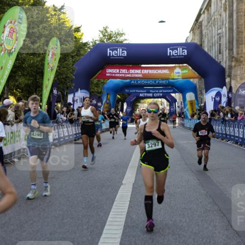 01.09.2024 - BARMER Alsterlauf Kathrin Stürmer Photography http://msf.ph/oto/6970718 01.09.2024 10:04:14 Ziel 2191, 2192, 3080, 3091, 3866, 3873, 4340, 4447, 4448, 4526, 4669, 4701, 4704, 5130, 2714, 2778, 2880, 3279, 3297, 3507, 3631, 3632, 3823, 3843, 3887, 3889, 4033, 4295, 4726, 5025, 8066, 8126 meine-sportfotos.de