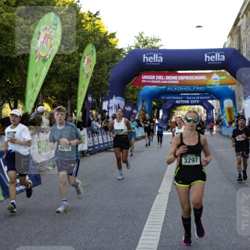 01.09.2024 - BARMER Alsterlauf Kathrin Stürmer Photography http://msf.ph/oto/6970719 01.09.2024 10:04:14 Ziel 2191, 2192, 3080, 3091, 3866, 3873, 4340, 4447, 4448, 4526, 4669, 4701, 4704, 5130, 2714, 2778, 2880, 3279, 3297, 3507, 3631, 3632, 3823, 3843, 3887, 3889, 4033, 4295, 4726, 5025, 8066, 8126 meine-sportfotos.de