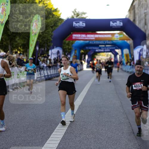 01.09.2024 - BARMER Alsterlauf Kathrin Stürmer Photography http://msf.ph/oto/6970726 01.09.2024 10:04:17 Ziel 2191, 2192, 2327, 2636, 3080, 3091, 3254, 3659, 3734, 3866, 3873, 4447, 4448, 4669, 4701, 4704, 5130, 2714, 3052, 3297, 3631, 3632, 3887, 3889, 4033, 4082, 4295, 4726, 4806, 4807, 5025, 8126 meine-sportfotos.de