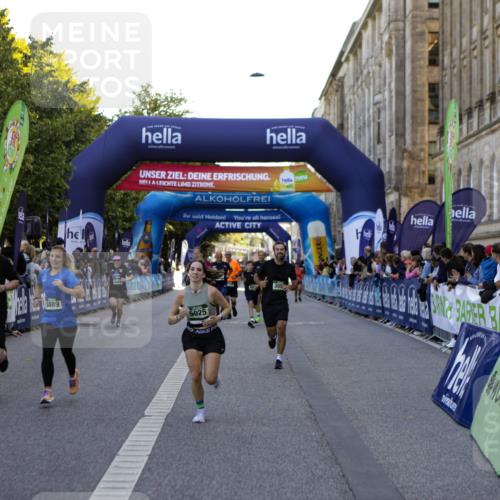 01.09.2024 - BARMER Alsterlauf Kathrin Stürmer Photography http://msf.ph/oto/6970730 01.09.2024 10:04:20 Ziel 2191, 2192, 2327, 2636, 3080, 3254, 3309, 3659, 3734, 3866, 4447, 4448, 4669, 4704, 5130, 2008, 2714, 3052, 3297, 3631, 3632, 3887, 3889, 4033, 4082, 4295, 4726, 4806, 4807, 4851, 5025, 8126 meine-sportfotos.de