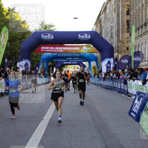 01.09.2024 - BARMER Alsterlauf Kathrin Stürmer Photography http://msf.ph/oto/6970731 01.09.2024 10:04:20 Ziel 2191, 2192, 2327, 2636, 3080, 3254, 3309, 3659, 3734, 3866, 4447, 4448, 4669, 4704, 5130, 2008, 2714, 3052, 3297, 3631, 3632, 3887, 3889, 4033, 4082, 4295, 4726, 4806, 4807, 4851, 5025, 8126 meine-sportfotos.de