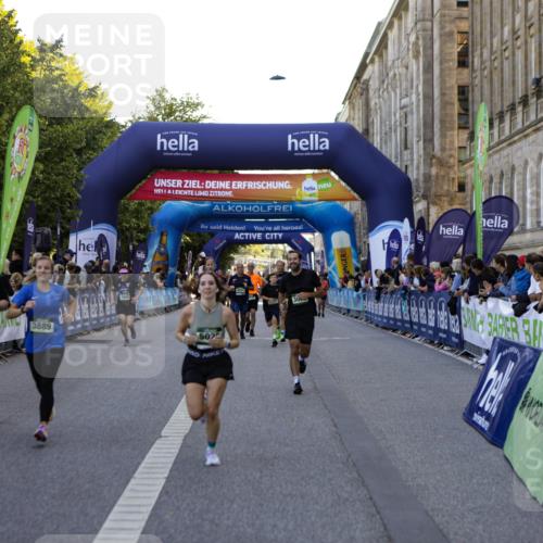 01.09.2024 - BARMER Alsterlauf Kathrin Stürmer Photography http://msf.ph/oto/6970732 01.09.2024 10:04:20 Ziel 2191, 2192, 2327, 2636, 3080, 3254, 3309, 3659, 3734, 3866, 4447, 4448, 4669, 4704, 5130, 2008, 2714, 3052, 3297, 3631, 3632, 3887, 3889, 4033, 4082, 4295, 4726, 4806, 4807, 4851, 5025, 8126 meine-sportfotos.de