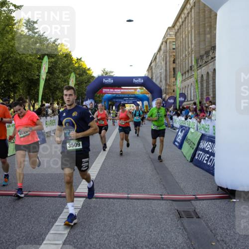 01.09.2024 - BARMER Alsterlauf Kathrin Stürmer Photography http://msf.ph/oto/6970746 01.09.2024 10:04:36 Ziel 2065, 2269, 2636, 3309, 3659, 4982, 4990, 8052, 8378, 2075, 2217, 2237, 2692, 2776, 3113, 3194, 3449, 3509, 3581, 3582, 3623, 3732, 4164, 4213, 4506, 4627, 4814, 4871, 4997, 8235, 8365 meine-sportfotos.de