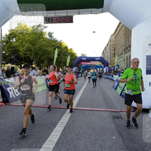 01.09.2024 - BARMER Alsterlauf Kathrin Stürmer Photography http://msf.ph/oto/6970757 01.09.2024 10:04:38 Ziel 2065, 2269, 3309, 4982, 4990, 8052, 8378, 2075, 2217, 2237, 2609, 2692, 2776, 3113, 3194, 3247, 3449, 3509, 3581, 3582, 3623, 3732, 4164, 4213, 4627, 4814, 4871, 4997, 8235 meine-sportfotos.de