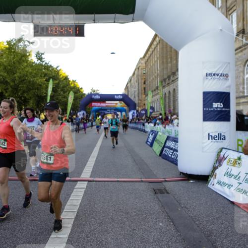 01.09.2024 - BARMER Alsterlauf Kathrin Stürmer Photography http://msf.ph/oto/6970761 01.09.2024 10:04:39 Ziel 2065, 2269, 3309, 4982, 4990, 8052, 8378, 2075, 2217, 2237, 2609, 2776, 3113, 3194, 3247, 3449, 3509, 3581, 3582, 3623, 4164, 4213, 4627, 4706, 4814, 4871, 4997, 8235 meine-sportfotos.de